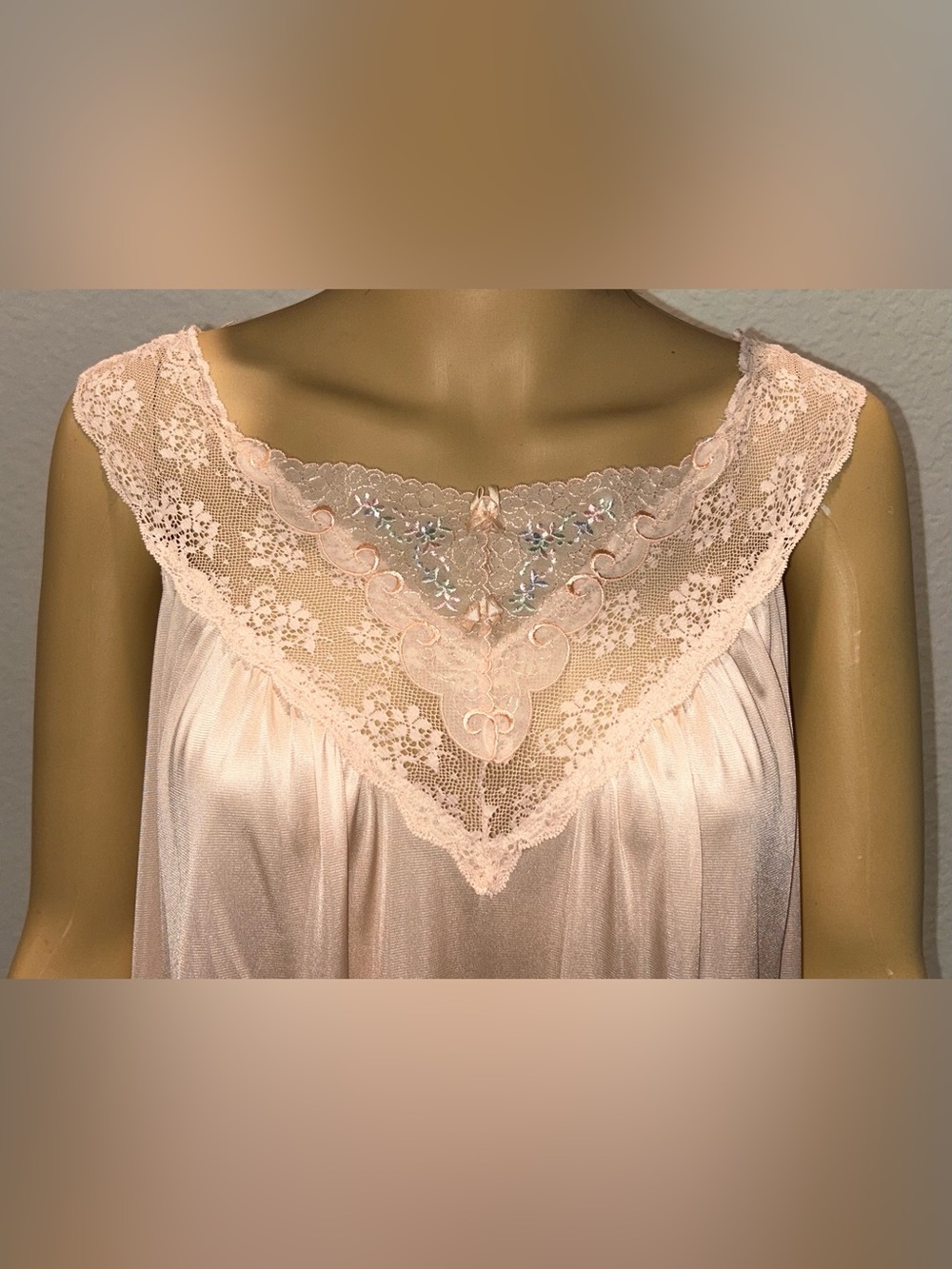 Vanity Fair Pale Pink Lace-Trim Nightgown Chemise & Robe 2 piece set